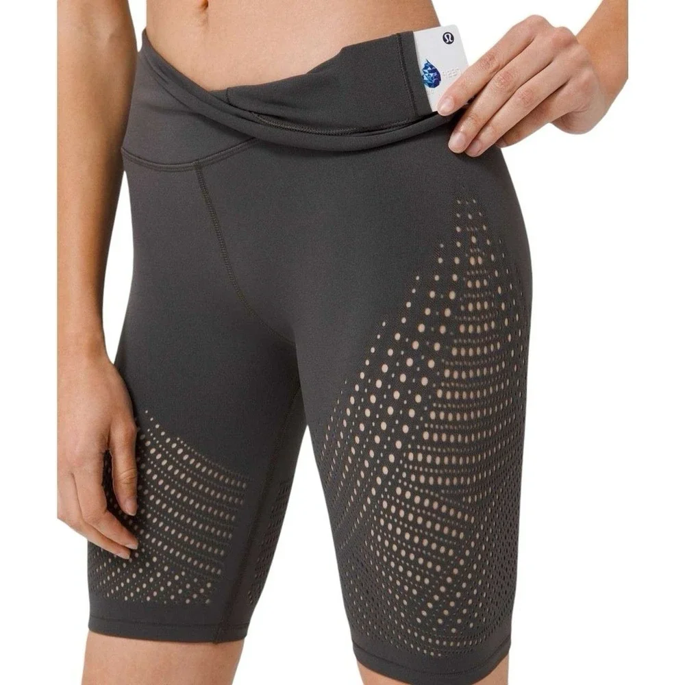 Lululemon Grey Reveal Digital Rain Biker Shorts Size 4 Athletic